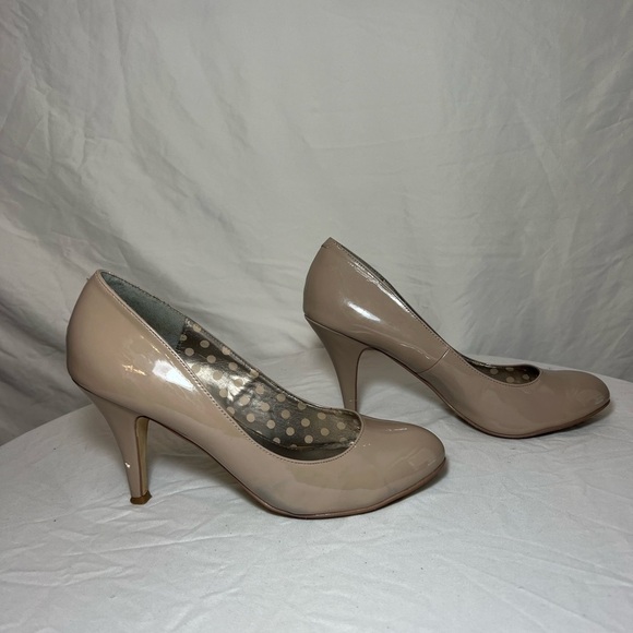 Fergalicious by Fergie Nude Patent Leather Pumps - Size 9 - Picture 3 of 9
